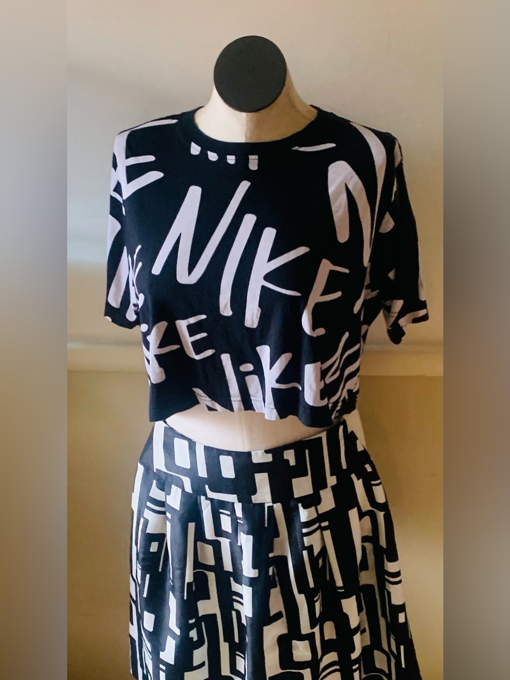 Nike Black & White Cropped Graphic Tee